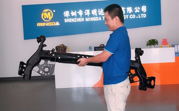 重磅新聞：洋明達3D打印機MD-666 1:1打印汽車保險杠，無縫組裝，模擬真實場景